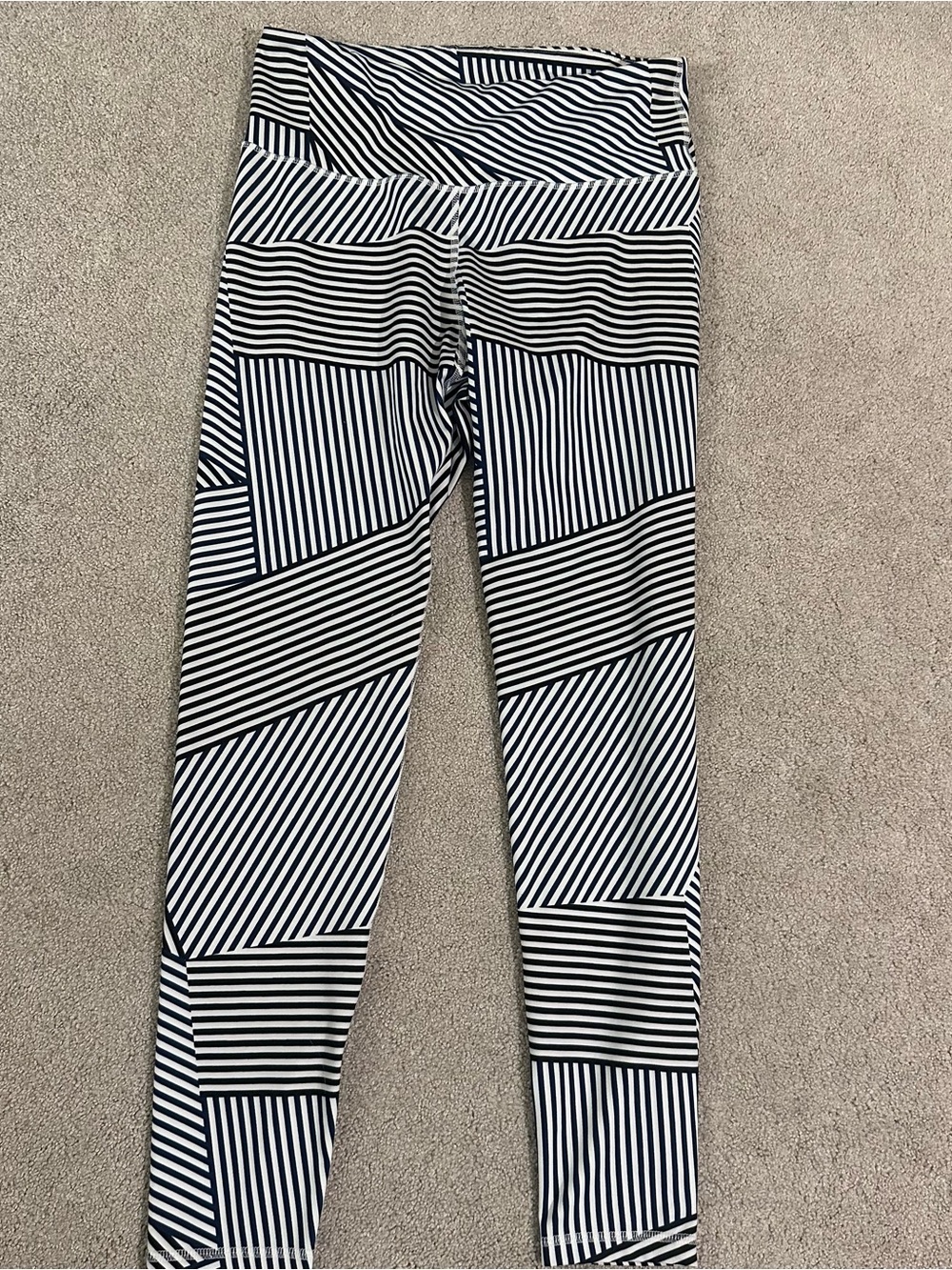 Old Navy active go dry navy white women large geo stripe leggings EUC like new